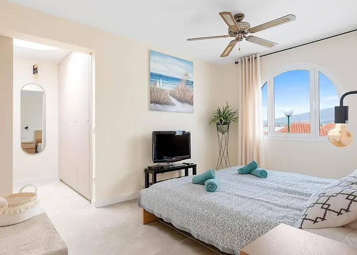 Julia Tenerife 아데제