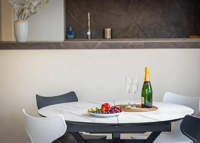 Julia Tenerife * 아데제