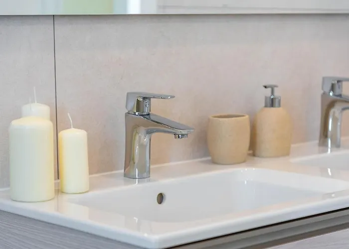 Julia Tenerife 아데제