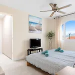 Julia Tenerife 아데제