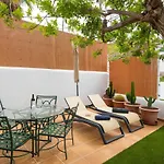 Julia Tenerife 아데제